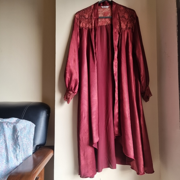 Montagut Women Silk Kimono. - Picture 7 of 10